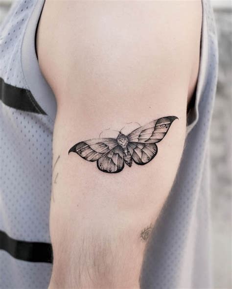 Moth Tattoo Meaning Revealed (6 Surprising。